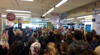 Real Market İşçilerinden: 100 kadar Real Market İşçisi haklarının gasp edilmesine karşı Metro Marketin Güneşli’de bulunan mağazasına girerek eylem yapıyor. Metro Marketin Güneşli’de bulunan mağazasına giren işçiler sorun çözülünceye kadar [&hellip;]