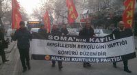Soma Davası Yine Ertelendi! Dava Uzatılıyor! Adalet Geciktiriliyor! Parababaları ve Ortaçağcı işbirlikçiler, 3 Mayıs 2014 günü 301 madenciye Soma’yı mezar ettiler. İşçi Sınıfını adeta bir “yük hayvanı” gibi gören bu insanlıktan [&hellip;]