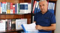 ADALET BAKANI; MAHKEME DURUŞMA GÜNÜNÜ 1 AYDAN SONRAYA VEREMEYECEK DERKEN, MAHKEMELER 9 AY SONRAYA VERİYOR… Hükümet, iş yargılamasında zorunlu arabuluculuğu dayatırken, hem uyuşmazlıkların çabuk sonuçlandırılmasını hem de iş mahkemelerindeki duruşmaların [&hellip;]