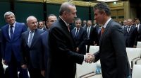 Metin Feyzioğlu, Avukatların Örgütlü Mücadelesi Önündeki Truva Atıdır! 17-25 Aralık Geriz patlamasında oynadın ilk rolünü. Kimse sana rol vermemesine rağmen, kendini vitrine koyacak bir rol buldun. Cumhuriyet düşmanı, Laiklik düşmanı, [&hellip;]