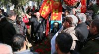 Orhan Özer Yoldaş bir Ulu Çınardı Kökleri derinde Yeniden yeniden Filizler verecek vatanın her yerinde… “Hiç kimsenin girmeye cesaret edemediği davalarımıza girdi, bizi ipten kurtardı”, deyip geldiler… “Herkesin yardımına koşardı, [&hellip;]