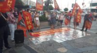 SİVAS KATLİAMI İZMİR KARŞIYAKA’DA LANETLENDİ. 2 Temmuz Sivas Katliamının 27. Yıldönümünde HKP İzmir İl Örgütü olarak Sivas’ta diri diri yakılarak katledilen 33 canımızı andık.  Karşıyaka Çarşı girişi İş Bankası önünde [&hellip;]