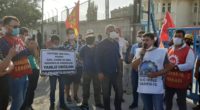 Yaklaşık 1 yıldır maaşlarını ve tazminatlarını alamayan maden işçileri ve aileleri, Bağımsız Maden-İş’in örgütlediği basın açıklamasını yapmak için Karaman/Ermenek’ten Konya’ya hareket ettiler. Polis sabah saatlerinde, basın açıklaması için Konya’ya gelen […]