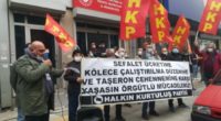 HKP İzmir İl Örgütü olarak, Parababalarının ve AKP’giller’in, Sarı Sendikacılarla oynadıkları Asgari Ücret ortaoyununu protesto ettik. İçinde yaşadığımız Parababalarının sömürü ve soygun düzeninin bir oyunu da Asgari Ücret Tespit Komisyonu […]