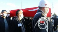 Cumartesi günü, “Kuzey Irak’ın Gara Bölgesi’nde yapılan operasyonlarda PKK’nin 13 sivil Türk Vatandaşını öldürdüğü” haberi basına düştü. Hemen ardından iktidarı, muhalefeti, burjuva basını ağız birliği etmişçesine; Vatan-Millet-Sakarya edebiyatı yapmaya başladılar. Sanki operasyonu yöneten [&hellip;]