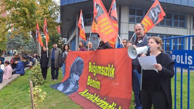 “Beni görmek demek, behemehâl yüzümü görmek değildir. Benim fikirlerimi, duygularımı anlıyorsanız ve hissediyorsanız bu yeterlidir”, Demişti 86yıl önce yitirdiğimiz Antiemperyalist Ulusal Kurtuluş Savaşı’mızın Önderi Mustafa Kemal kendisini fiziken görmek isteyenlere. Bugün […]