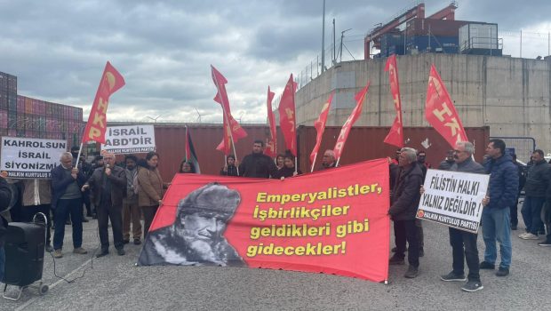 ABD-AB Emperyalizminin Ortadoğu’da mazlum halklara yönelik on yıllardır süregelen saldırılarına yenilerini eklemek amacıyla ülkemizi askeri mühimmatların ve mühimmat hammaddelerinin transit geçiş noktası yapan AKP’giller iktidarı, ABD-AB Emperyalizmi ve Siyonist İsrail’i [&hellip;]