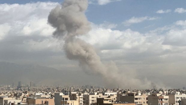 ABD Emperyalist Alçağının Manyak, Pedofil, Bunak, Faşist Başkanı Trump ağzı kulaklarında, İran’a yönelik “büyük çaplı askeri operasyon” başlatıldığını açıkladı. Bu sapık insan sefaleti, saldırının gerekçesi olarak da İran’ın, “uzun süredir [&hellip;]