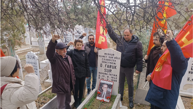 27 yıl önce, 14 Mart 1999 tarihinde bedence aramızdan ayrılan ve Konya topraklarında ömrünü Devrimci mücadeleye adayan Devrim Çınarı Faruk Sur Yoldaş’ı mezarı başında andık. Anma etkinliği 14 Mart Cumartesi günü [&hellip;]