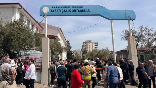 Dün Siverek, bugün Kahramanmaraş, okullarımız kan gölü… Öğrenim gördükleri okulları basıyorlar, tarıyorlar okuldaki kardeşlerini, öğretmenlerini gözlerini kırpmadan. Yaralılar, ölüler… Bu çocuklarımız neden bu halde? Nasıl bu hale geldiler? Daha doğrusu [&hellip;]
