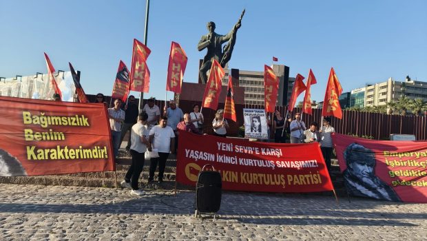 Hasan Tahsin’in İlk Kurşunu Yolumuzu Aydınlatıyor, Emperyalizme ve Ortaçağcı Gericiliğe Karşı Mücadelemiz Devam Ediyor! 15 Mayıs 1919 sabahı İzmir Kordonboyu’nda, İngiliz Emperyalizminin maşası Yunan efzon alaylarına karşı patlayan o tek [&hellip;]