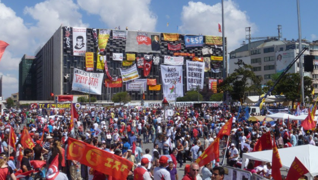 Gezi İsyanı’mızın on üçüncü yılındayız. Kimilerinin dediği gibi Gezi İsyanı’mız; ne iki-üç ağaç meselesiydi ne de bir darbeydi. Evet, Gezi Parkı Direnişi’miz insanlarımızın, halkımızın ne denli doğaya, çevreye duyarlı olduğunu [&hellip;]