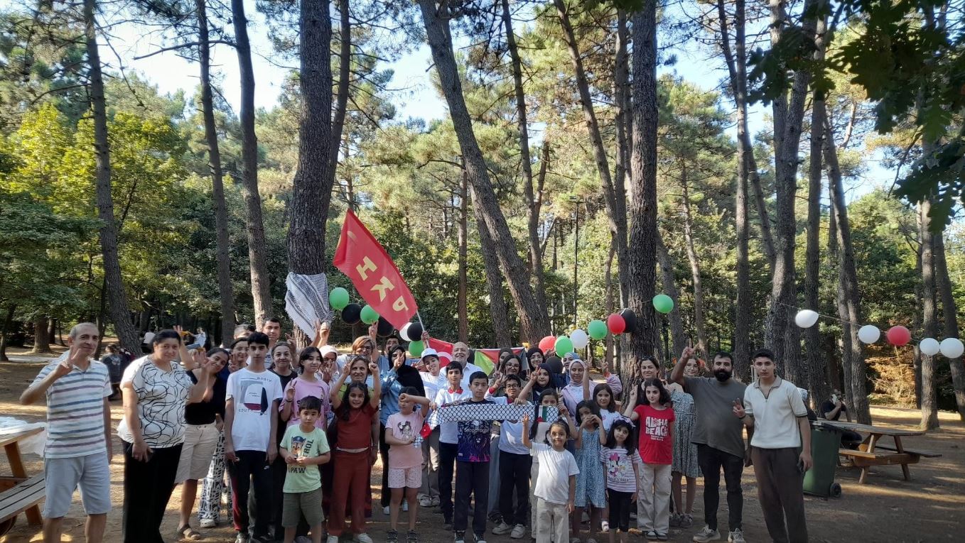 HKP Kadın ve Çocuk Komitesi olarak 23 Nisan Ulusal Egemenlik ve Çocuk Bayramı’nda dünya çocuklarıyla dayanışma çerçevesinde çocuklarımızla birlikte yaptığımız İstanbul Filistin Konsolosluğu ziyaretimizde, Başkonsolos Moath Alatshan’la “uluslararası ilişkilerimizi devam ettirelim, iki ülke [&hellip;]