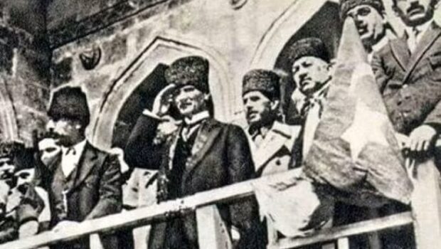 15 Mayıs 1919 Hasan Tahsin İlk Kurşun, 19 Mayıs 1919 Mustafa Kemal Samsun’da, 26 Ağustos 1922 Büyük Taarruz, 30 Ağustos 1922 Zafer ve 9 Eylül 1922 son kurşun Yunan maskeli [&hellip;]